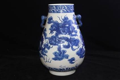 Blue and white dragon pattern elephant ear vase