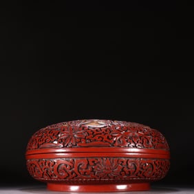 Red lacquer carved box with a lid and a smile on one's face