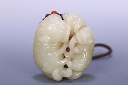 HETIAN JADE LION SHAPE PENDANT