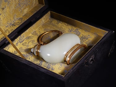 HETIAN JADE&GILT SILVER LIFTING POT