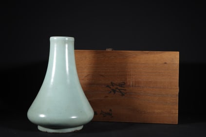 GUAN YAO LAVENDER GREY GLAZE VASE