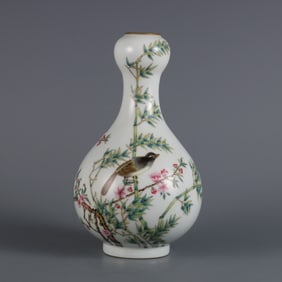 QIANLONG MARK FAMILLE ROSE GLAZE VASE