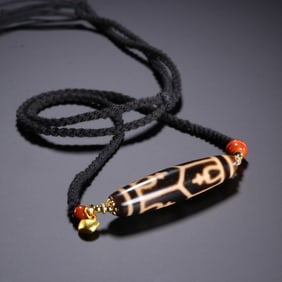 TIBETAN DZI NECKLACE