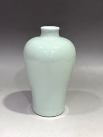 DAOGUANG MARK LAVENDER GREY GLAZE VASE