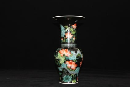 KANGXI MARK BLACK GOLD FAMILLE ROSE GLAZE VASE