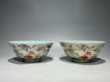 JIAQING MARK A PAIR FAMILLE ROSE GLAZE BOWLS