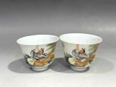 A PAIR FAMILLE ROSE GLAZE FIGURE STORY CUPS