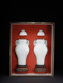 A PAIR OF HETIAN JADE VASES