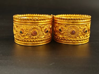 A PAIR GILT SILVER EMBEDDED BANGLE