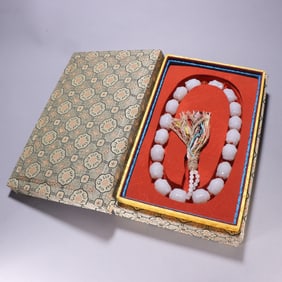 PEARL CARVED BUDDHA HEAD EIGHTEEN BEAD BRACELET