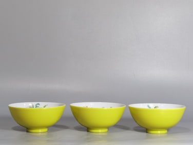 A SET YONGZHENG MARK FAMILLE ROSE GLAZE CUPS