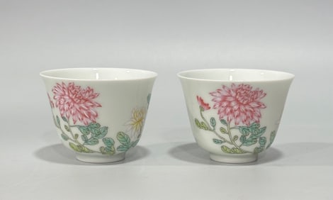 YONGZHENG MARK FAMILLE ROSE GLAZE CUP