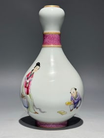 QIANLONG MARK FAMILLE ROSE GLAZE VASE