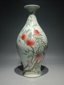 YONGZHENG MARK FAMILLE ROSE GLAZE VASE