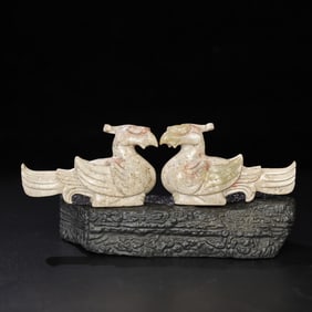 A PAIR HETIAN JADE CARVED BIRD PENDANT