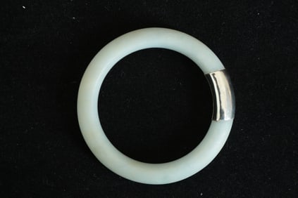 JADE CARVED BANGLE