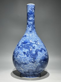 YONGZHENG MARK BLUE&WHITE GLAZE DRAGON PATTERN VASE
