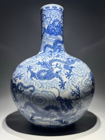 QIANLONG MARK BLUE&WHITE GLAZE DRAGON PATTERN VASE