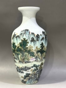 WANG YETING MARK FAMILLE ROSE GLAZE VASE