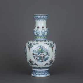 YONGZHENG MARK DOUCAI GLAZE DRAGON PATTERN VASE