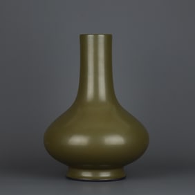 QIANLONG MARK TEA POWDER GLAZE VASE