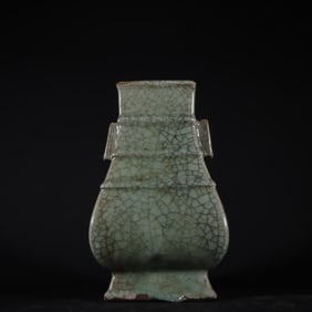 GUANYAO GLAZE CRACKED ICE PATTERN VASE