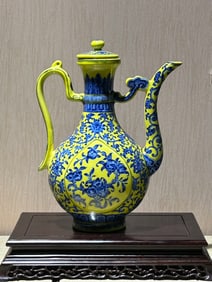 QIANLONG MARK YELLOW BLUE&WHITE GLAZE POT