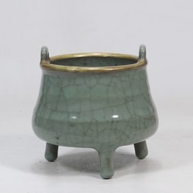 GUANYAO LAVENDER GREY GLAZE TRIPOD CENSER