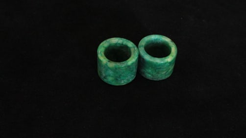 A PAIR JADEITE CARVED RING