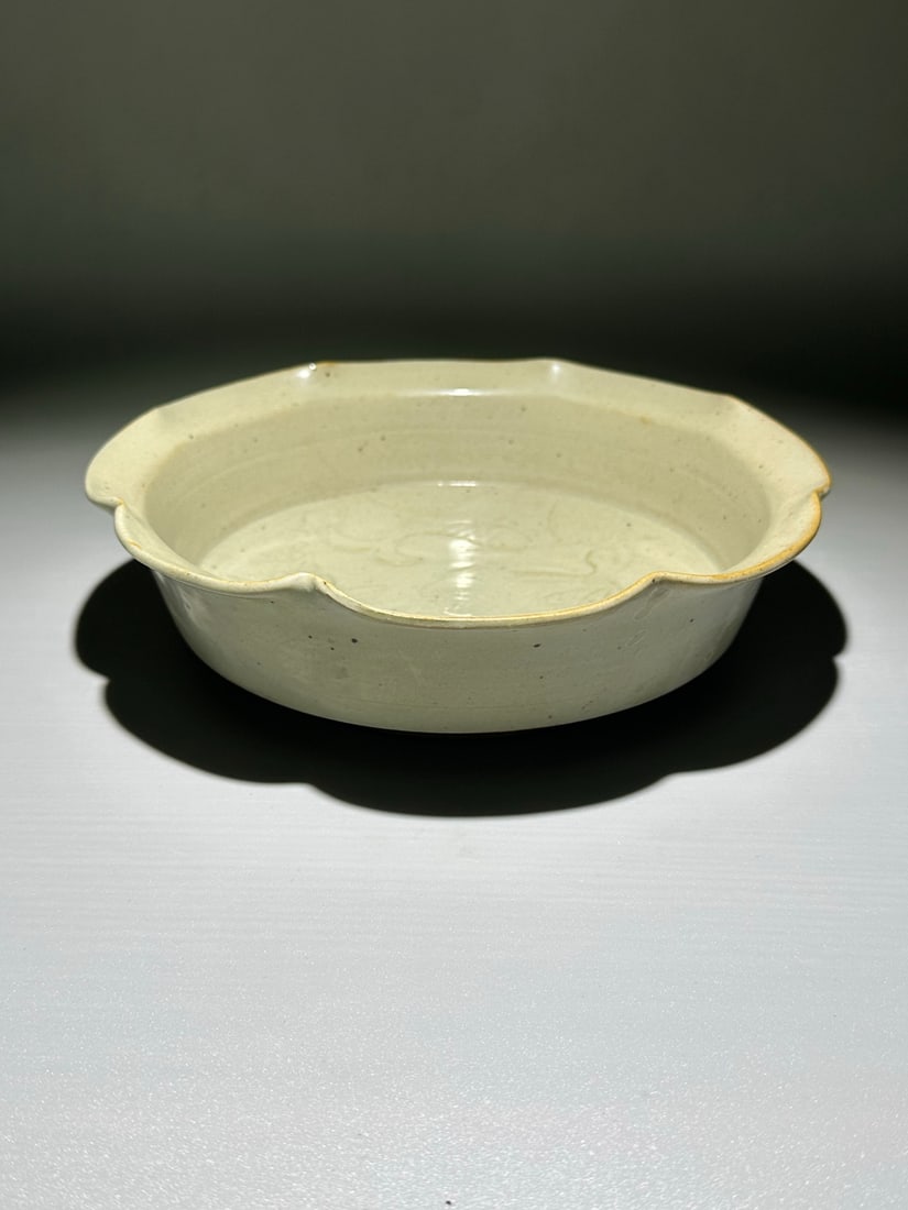 Yuan 13th C Cream-Glazed Fish Foliate Dish (1 of 19)
