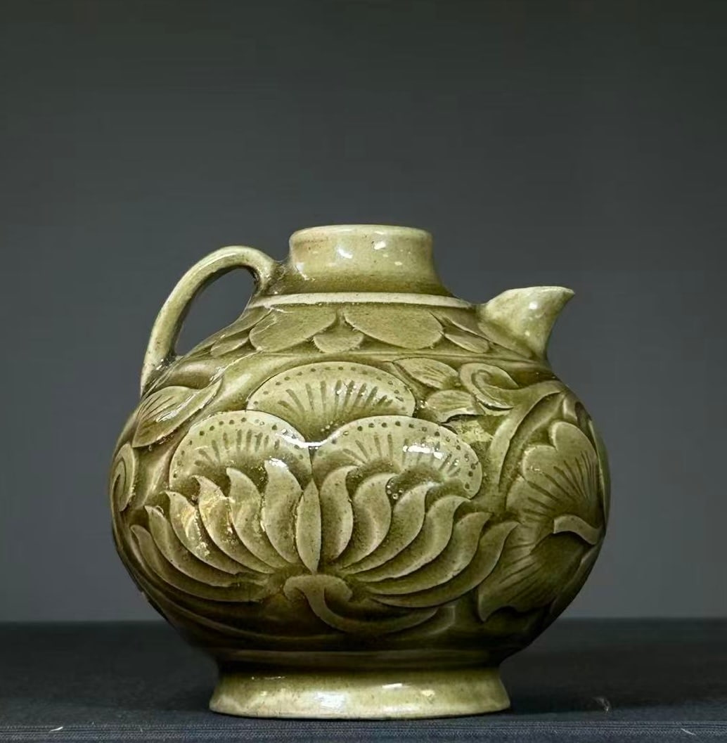 N Song 11th C Yaozhou Celadon Lotus Ewer (1 of 15)