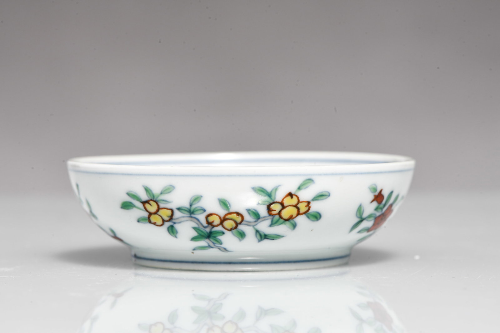 A doucai 'Interlocking grapes' small dish - 3