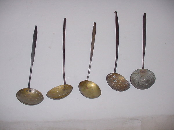 FIVE WROUGHT IRON AND BRASS UTENSILS. Four skimmer