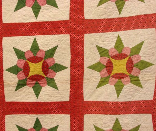 PIECED QUILT. - 2