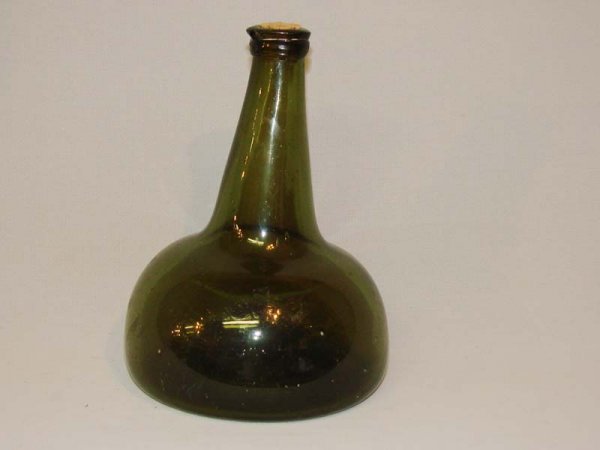 OLIVE BLOWN GLASS BOTTLE. Early 18th Century. Squa - 2