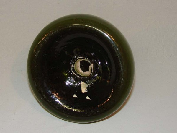 OLIVE BLOWN GLASS BOTTLE. Early 18th Century. Squa - 3