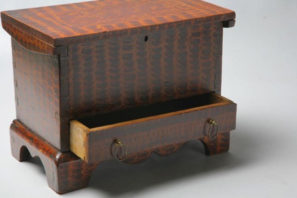 OHIO DECORATED MINIATURE BLANKET CHEST. - 5