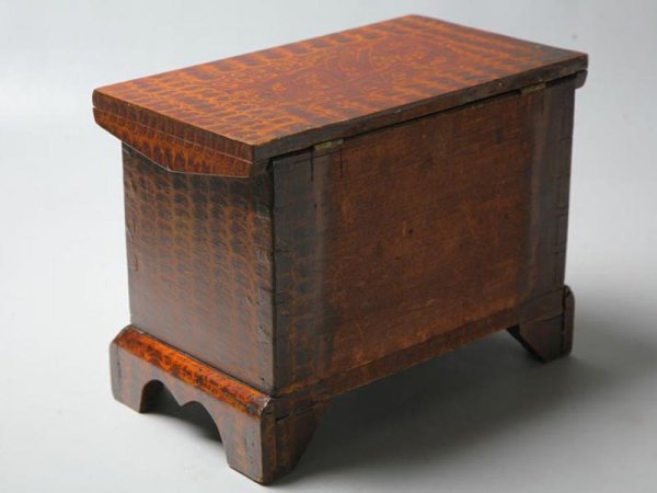 OHIO DECORATED MINIATURE BLANKET CHEST. - 7