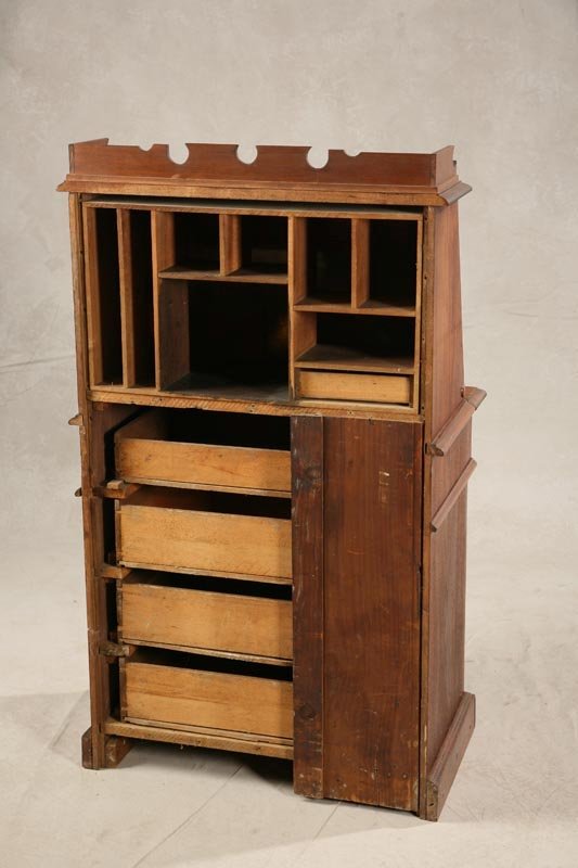 SMALL EASTLAKE DESK. Walnut in mellow finish. Car - 3