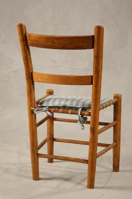 FIVE LADDERBACK CHAIRS. Two curved slats, thumbba - 3