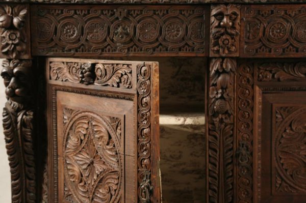 VICTORIAN OAK SIDEBOARD. - 3