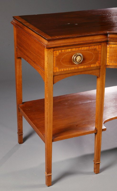 SMALL REGENCY-STYLE SERVER/SIDEBOARD. - 2