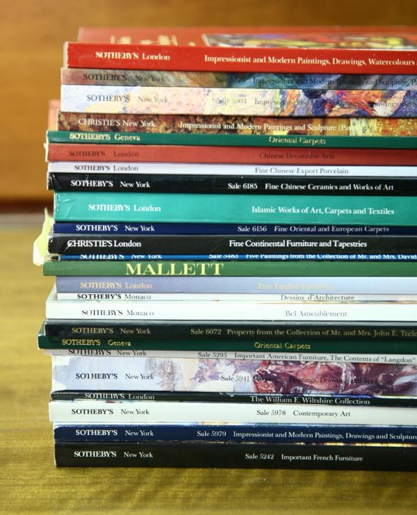 TWENTY-FIVE ANTIQUES AND ARTS AUCTION CATALOGS.