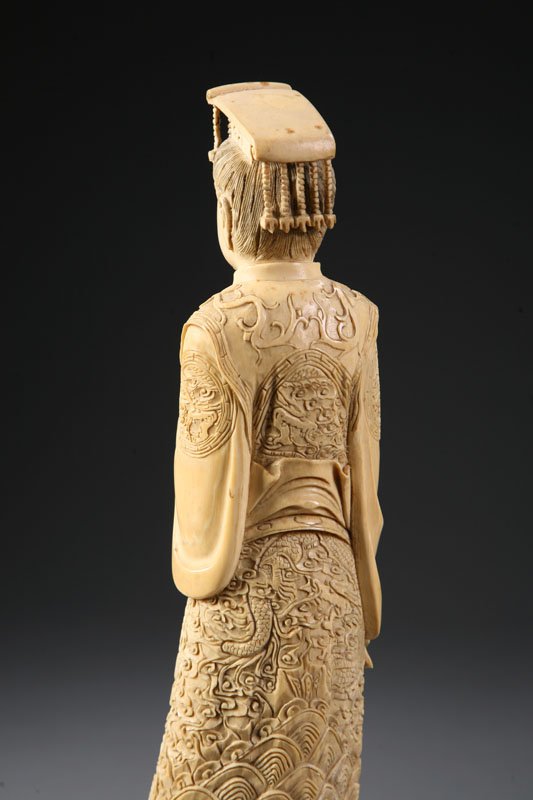TWO CHINESE IVORY CARVINGS. - 3