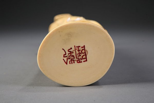 TWO CHINESE IVORY CARVINGS. - 4