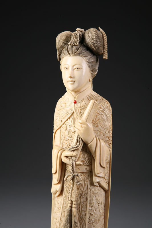 TWO CHINESE IVORY CARVINGS. - 5