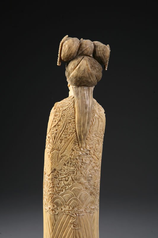 TWO CHINESE IVORY CARVINGS. - 6