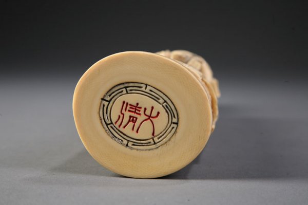 TWO CHINESE IVORY CARVINGS. - 7