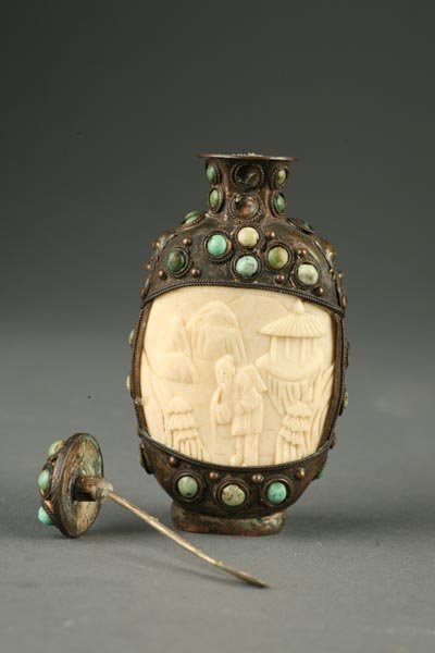 TWO SNUFF BOTTLES. - 2