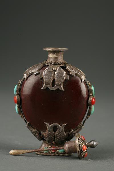 TWO SNUFF BOTTLES. - 3